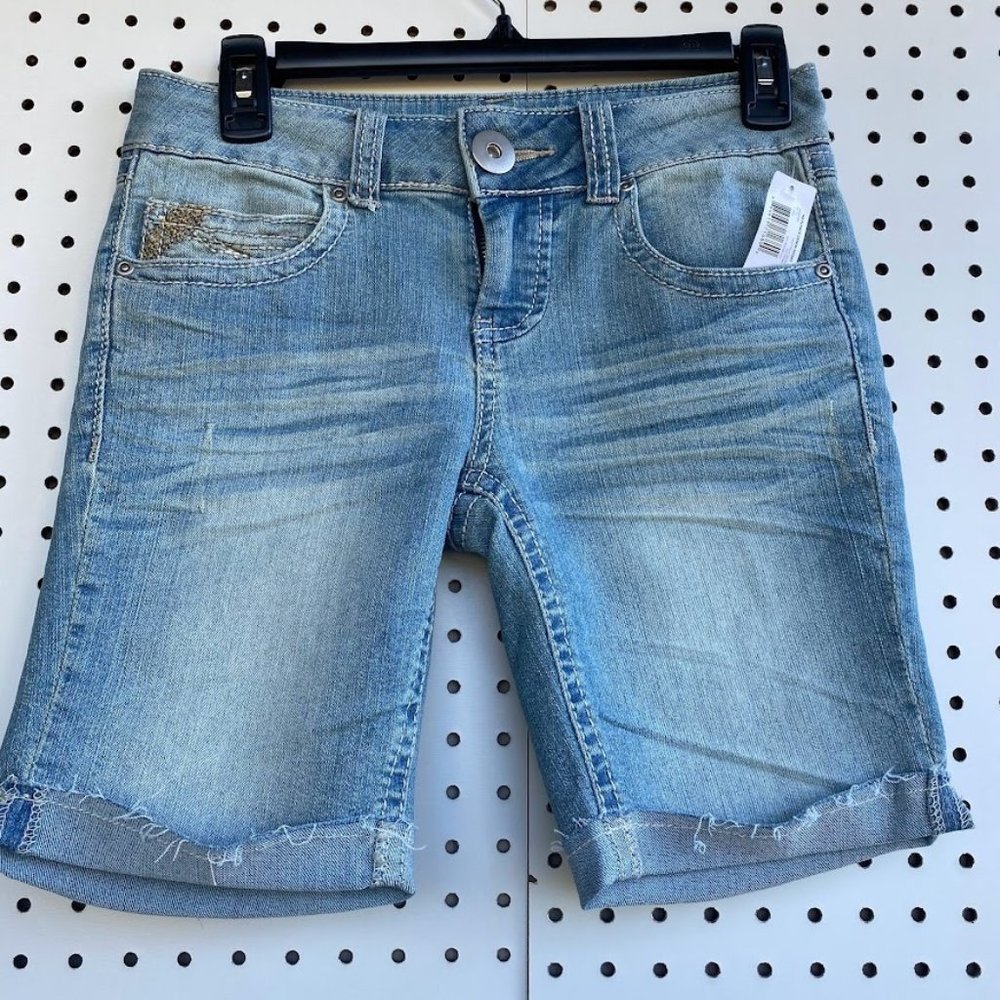 No Boundaries Junior's Light Denim Shorts